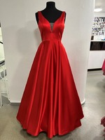 Vanhojentanssimekko Dazzling nro. 14 - koko 36, väri punainen - sama malli väri metsänvihreä, koko 34 - hinta 429€